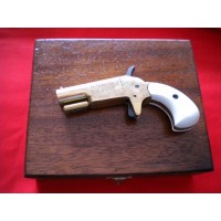 Vest Pocket Derringer con cofanetto in legno